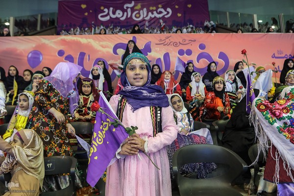 اجتماع ۲۰ هزارنفری «دختران آرمانی»