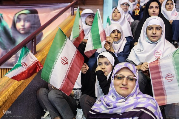 اجتماع ۲۰ هزارنفری «دختران آرمانی»