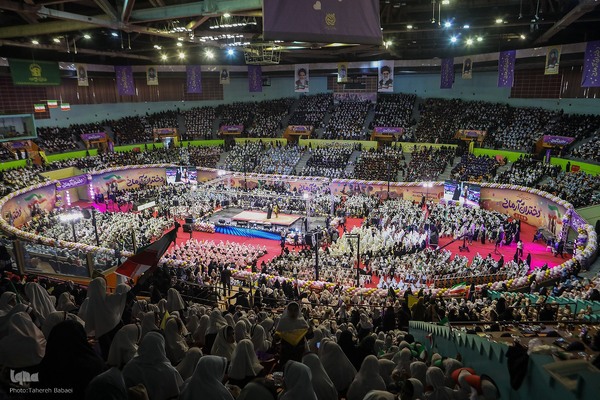 اجتماع ۲۰ هزارنفری «دختران آرمانی»