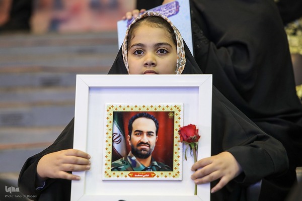 اجتماع ۲۰ هزارنفری «دختران آرمانی»