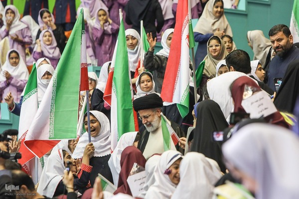 اجتماع ۲۰ هزارنفری «دختران آرمانی»