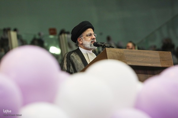 اجتماع ۲۰ هزارنفری «دختران آرمانی»