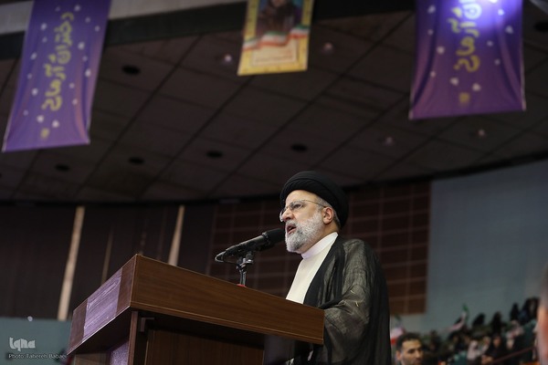 اجتماع ۲۰ هزارنفری «دختران آرمانی»