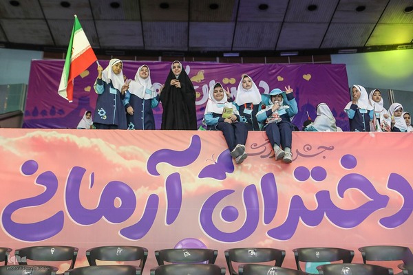اجتماع ۲۰ هزارنفری «دختران آرمانی»