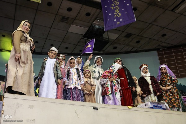 اجتماع ۲۰ هزارنفری «دختران آرمانی»