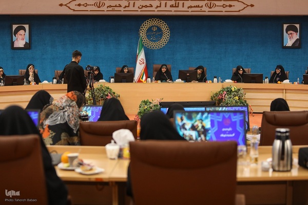 گردهمایی دختران ایرانی/ مشاوران جوان دولت مردمی