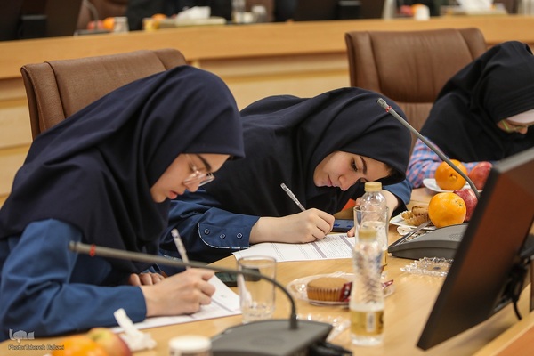 گردهمایی دختران ایرانی/ مشاوران جوان دولت مردمی