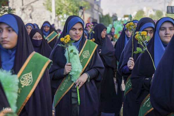 شادپیمایی دختران به‌مناسبت میلاد حضرت معصومه (س)