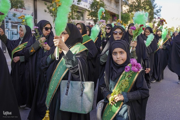 شادپیمایی دختران به‌مناسبت میلاد حضرت معصومه (س)