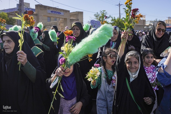 شادپیمایی دختران به‌مناسبت میلاد حضرت معصومه (س)