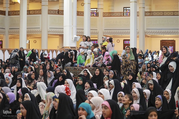 شادپیمایی دختران به‌مناسبت میلاد حضرت معصومه (س)