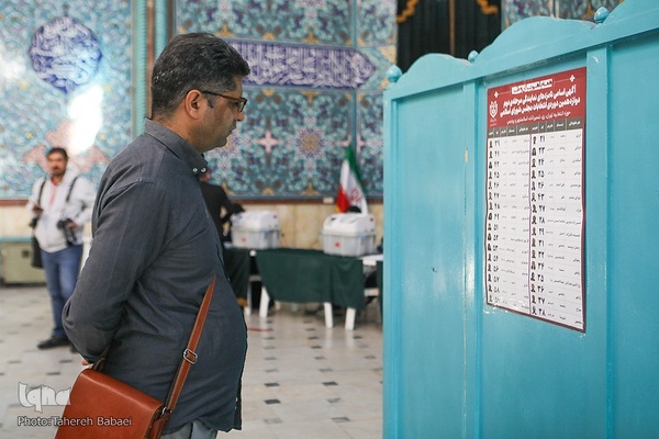 رای‌گیری مرحلهٔ دوم انتخابات مجلس در حسینیه ارشاد