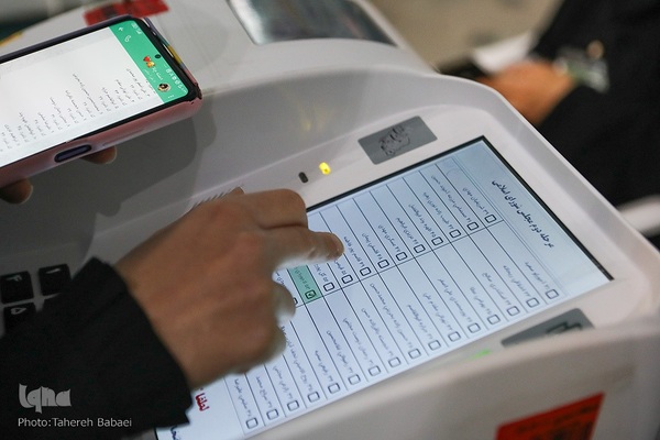 رای‌گیری مرحلهٔ دوم انتخابات مجلس در حسینیه ارشاد