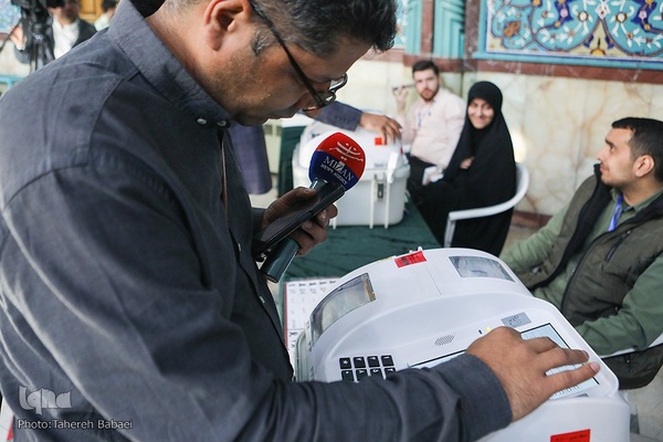 رای‌گیری مرحلهٔ دوم انتخابات مجلس در حسینیه ارشاد