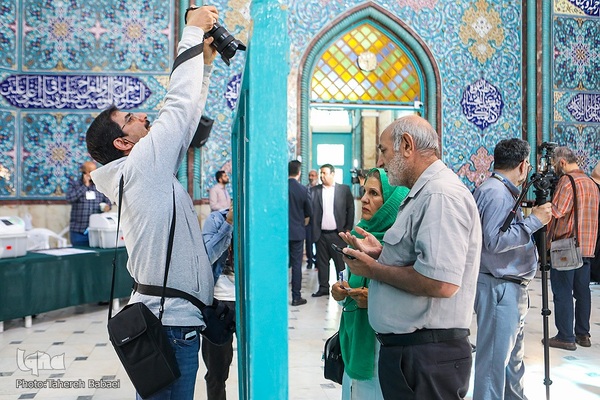 رای‌گیری مرحلهٔ دوم انتخابات مجلس در حسینیه ارشاد