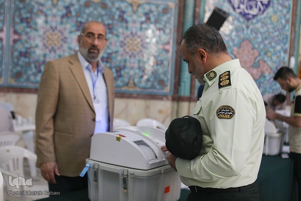 رای‌گیری مرحلهٔ دوم انتخابات مجلس در حسینیه ارشاد