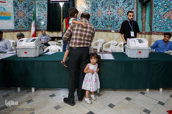 رای‌گیری مرحلهٔ دوم انتخابات مجلس در حسینیه ارشاد