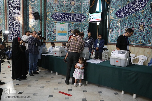 رای‌گیری مرحلهٔ دوم انتخابات مجلس در حسینیه ارشاد