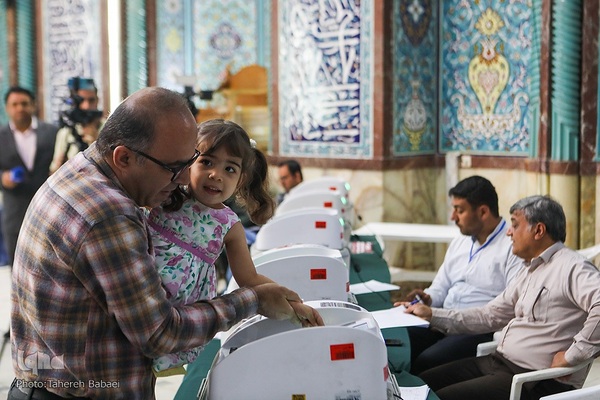 رای‌گیری مرحلهٔ دوم انتخابات مجلس در حسینیه ارشاد