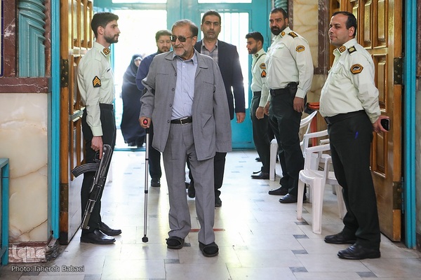 رای‌گیری مرحلهٔ دوم انتخابات مجلس در حسینیه ارشاد