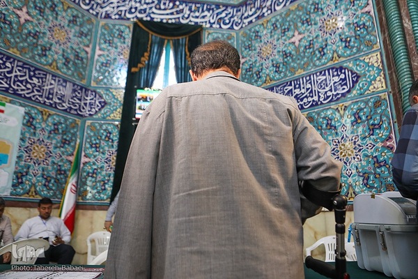 رای‌گیری مرحلهٔ دوم انتخابات مجلس در حسینیه ارشاد