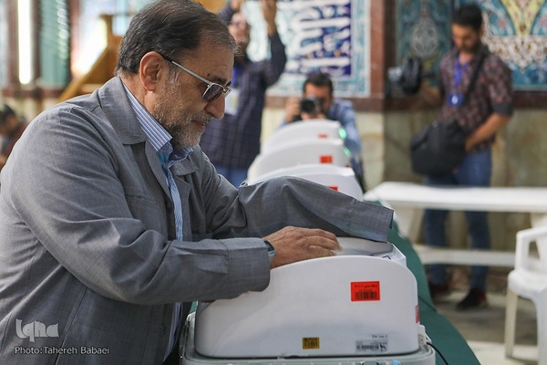 رای‌گیری مرحلهٔ دوم انتخابات مجلس در حسینیه ارشاد