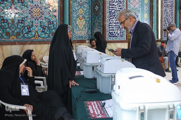رای‌گیری مرحلهٔ دوم انتخابات مجلس در حسینیه ارشاد