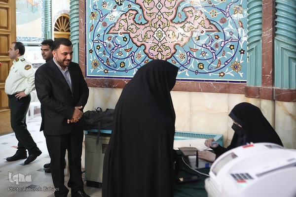 رای‌گیری مرحلهٔ دوم انتخابات مجلس در حسینیه ارشاد