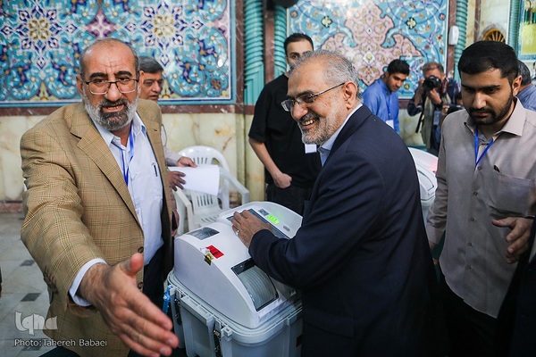 رای‌گیری مرحلهٔ دوم انتخابات مجلس در حسینیه ارشاد