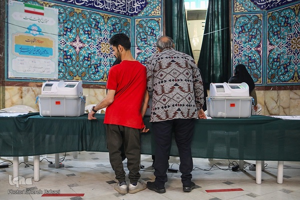 رای‌گیری مرحلهٔ دوم انتخابات مجلس در حسینیه ارشاد