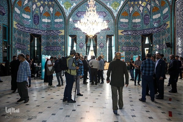 رای‌گیری مرحلهٔ دوم انتخابات مجلس در حسینیه ارشاد