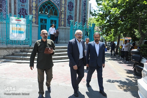 رای‌گیری مرحلهٔ دوم انتخابات مجلس در حسینیه ارشاد