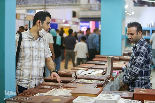 حال و هوای نمایشگاه کتاب در روز انتخابات