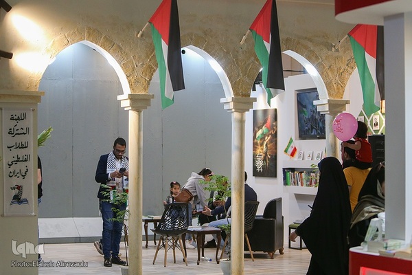 حال و هوای نمایشگاه کتاب در روز انتخابات