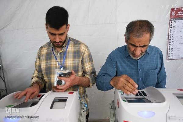 حال و هوای نمایشگاه کتاب در روز انتخابات