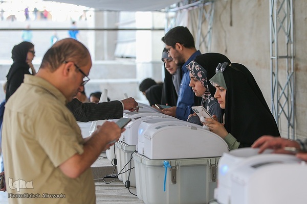 حال و هوای نمایشگاه کتاب در روز انتخابات