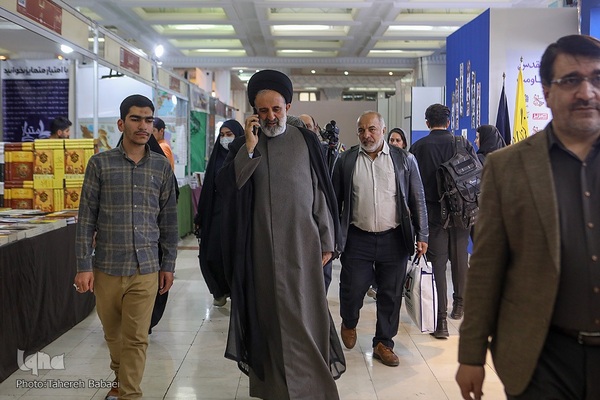 آیین رونمایی از کتاب «دختر قالیباف»