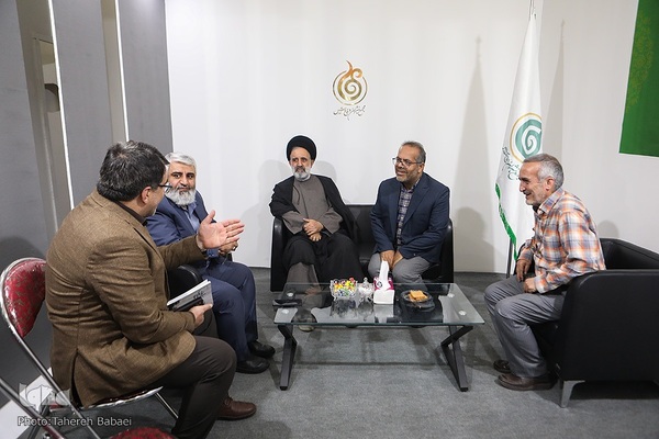 آیین رونمایی از کتاب «دختر قالیباف»