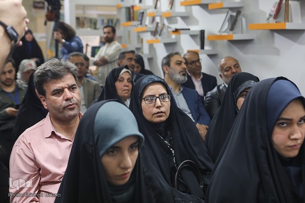 آیین رونمایی از کتاب «دختر قالیباف»