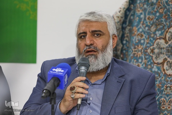 آیین رونمایی از کتاب «دختر قالیباف»