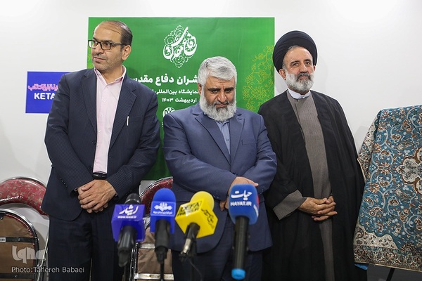 آیین رونمایی از کتاب «دختر قالیباف»