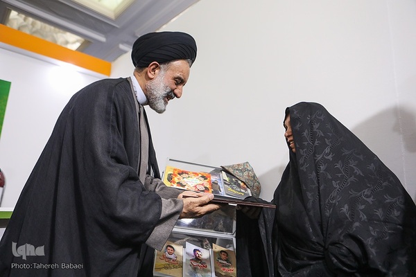 آیین رونمایی از کتاب «دختر قالیباف»