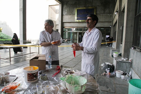 توزیع کیک ویژه دهه کرامت در دانشگاه فردوسی