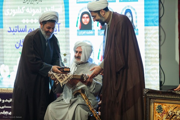 آئین تکریم اساتید مدارس علوم دینی اهل سنت کشور