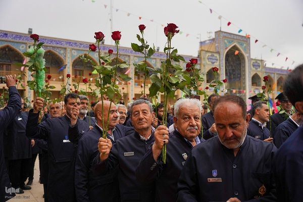 گلباران خدام حرم حضرت شاهچراغ عليه‌السلام‎