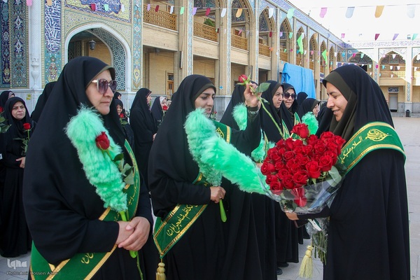 آیین غبارروبی حرم مطهر حضرت احمدبن موسی الکاظم علیهماالسلام، با حضور خانواده‌های مکرم شهدا