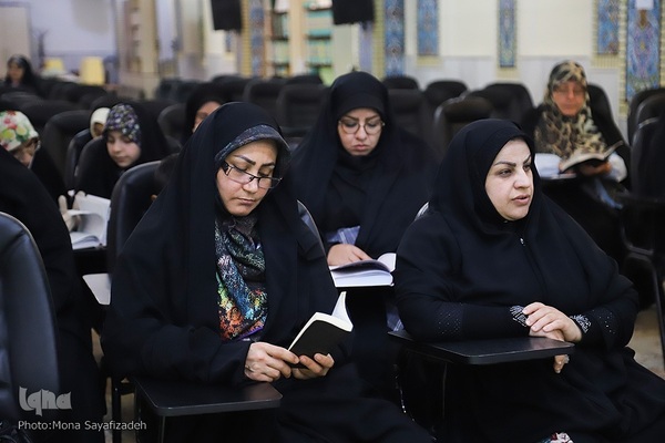 کرسی تلاوت قرآن بانوان خوزستانی