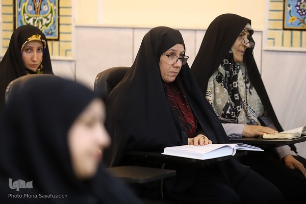 کرسی تلاوت قرآن بانوان خوزستانی