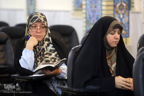 کرسی تلاوت قرآن بانوان خوزستانی