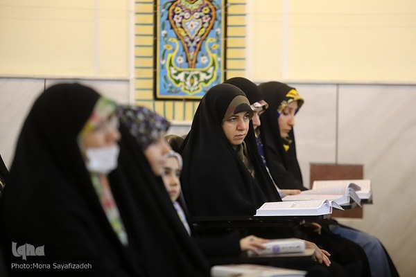 کرسی تلاوت قرآن بانوان خوزستانی